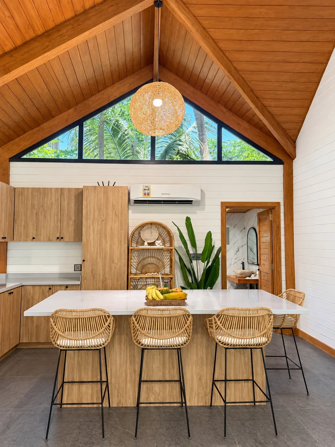 Kitchen with island and seating — Standard villa, Casa di Legno Resort