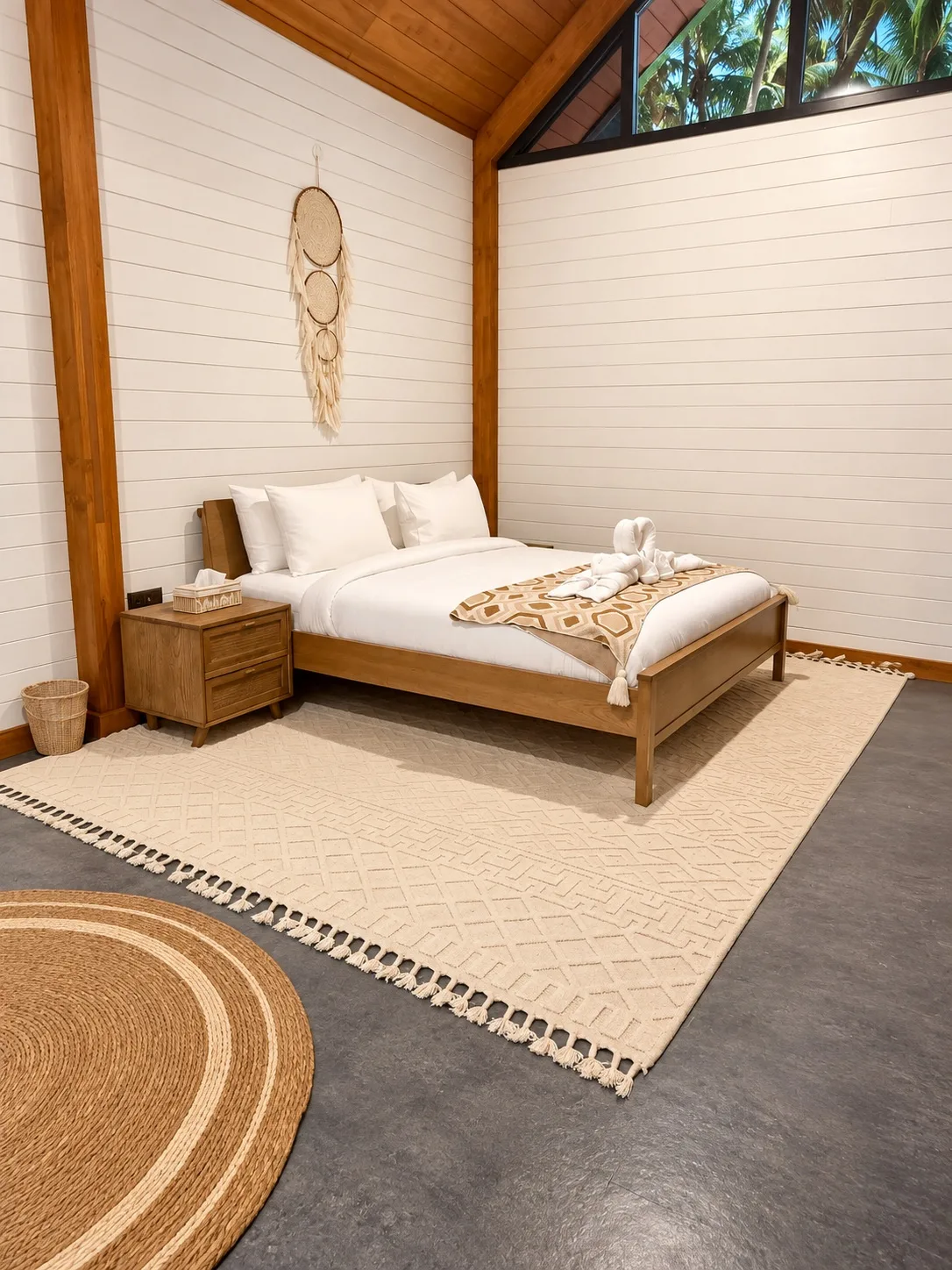 Double bedroom with timber ceiling — Standard villa, Casa di Legno Resort